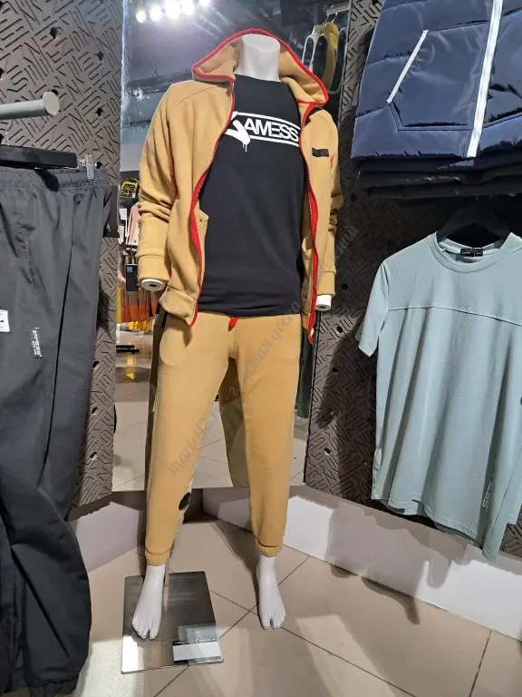 Манекены и оборудование для магазина одежды