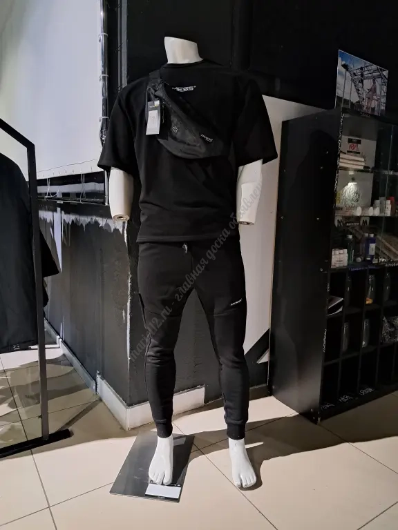 Манекены и оборудование для магазина одежды