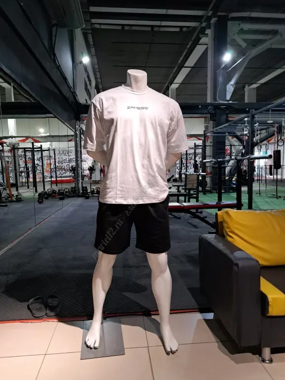 Манекены и оборудование для магазина одежды