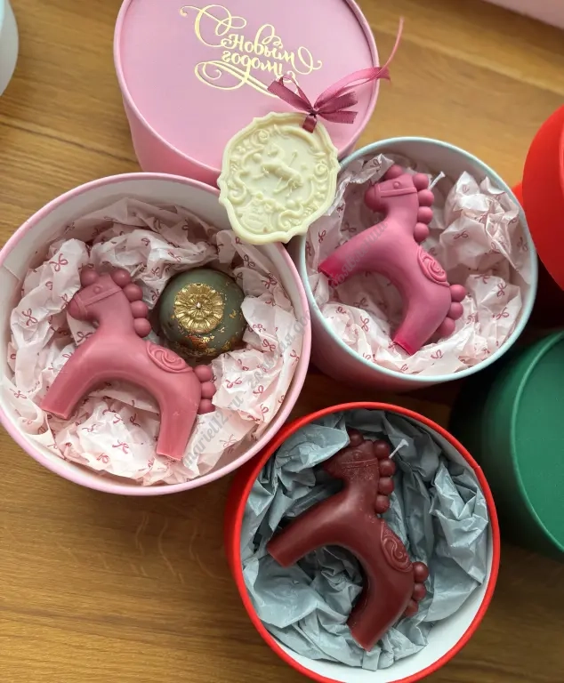 Интерьерная свеча лошадь символ 2026 года